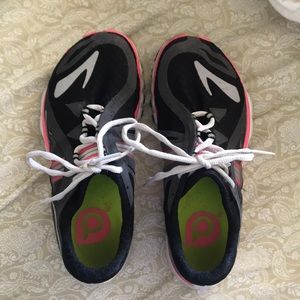 Brooks pure drift tennis shoes.